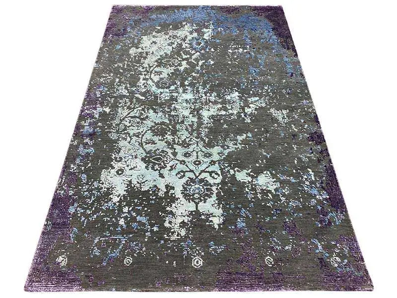 Carpet 185×122 cm with vintage ornaments in purple and blue, low-pile.