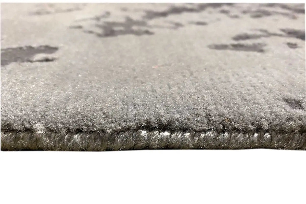 Close-up of the rug edge: dense, short pile with a gray gradient effect