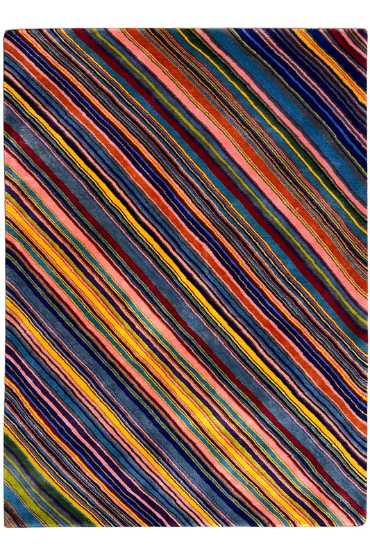 Rug surface with slanted, multicolored stripe lines on a light background