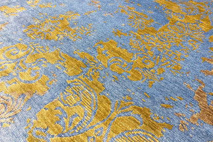 Carpet 365 x 275 cm: Detailed ornamental pattern in gold on a blue background