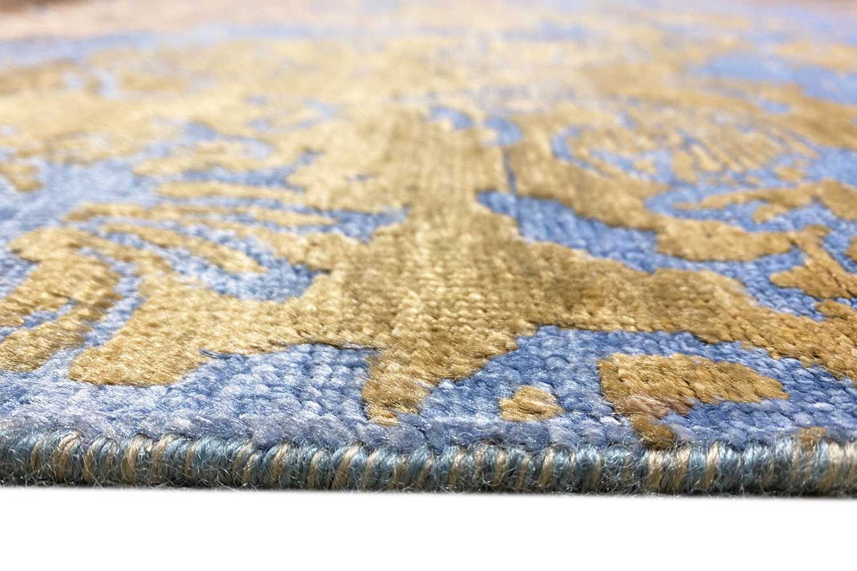 Rug 365 x 275 cm: close-up of the fabric surface and bound fringe edge