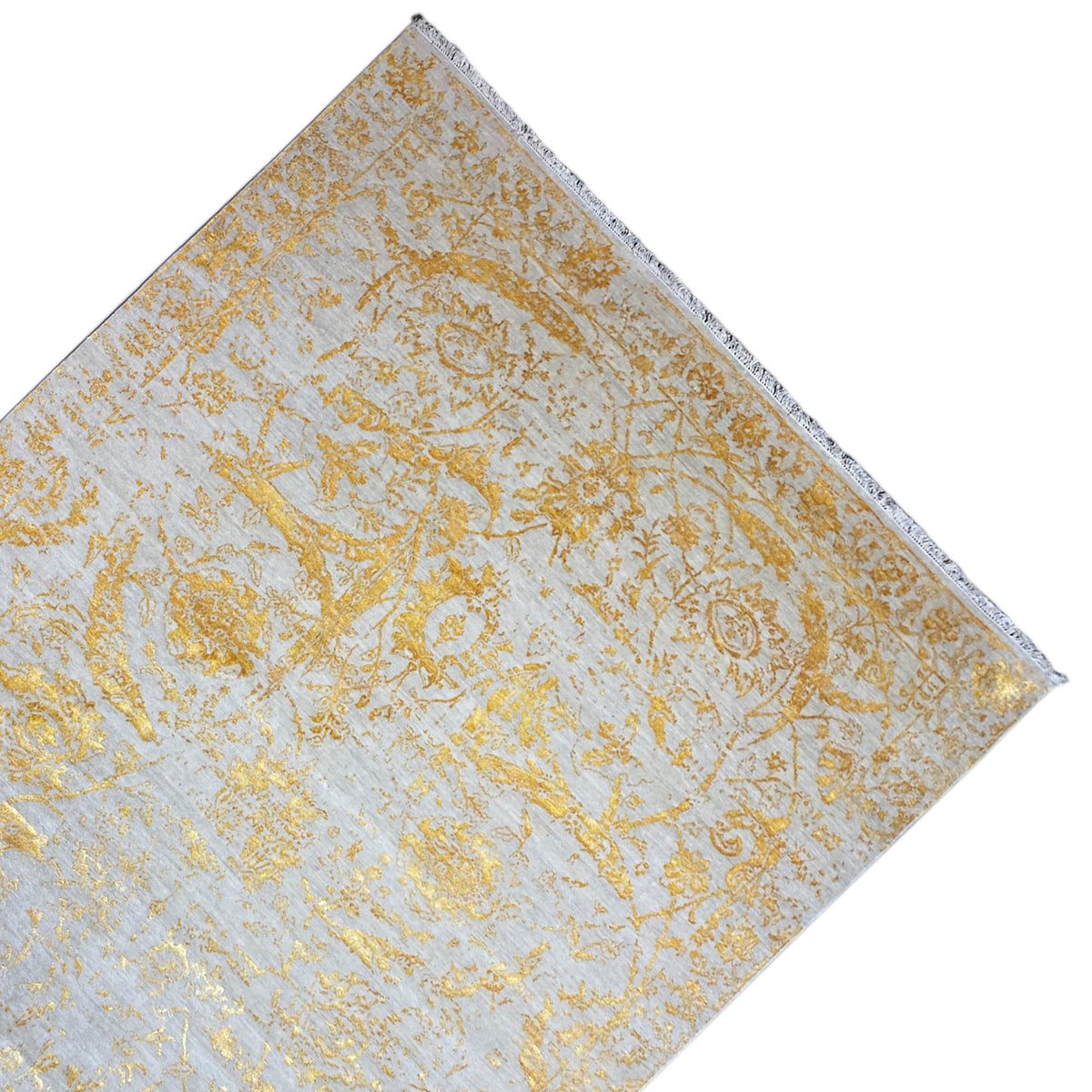 Designer rug 316x245 cm, diagonal view, gold-colored pattern on a light background