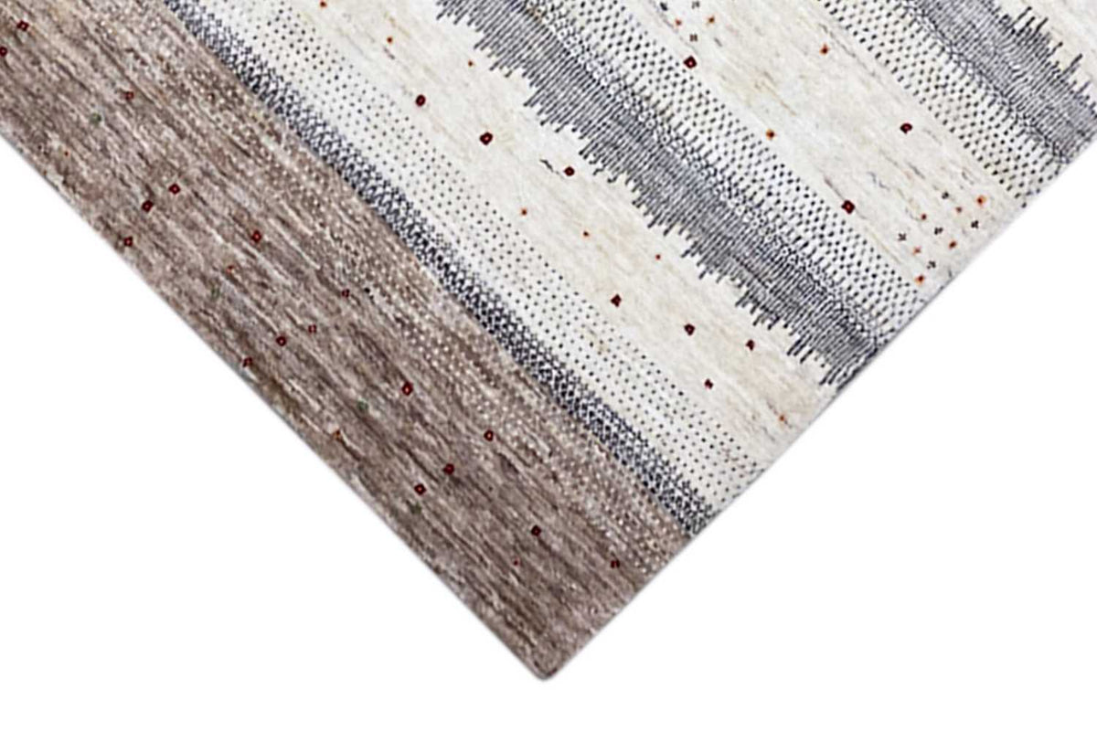 Gabbeh rug: Side edge with a brown border and light, dotted stripe patterns