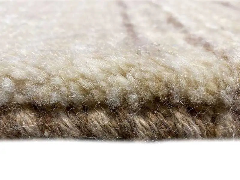 Gabbeh rug, close-up of the pile: light beige pile with a dark underside