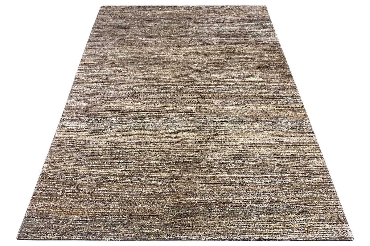 Gabbeh rug, an even mottled pattern in brown and gray