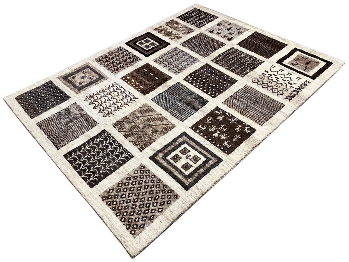Gabbeh-Teppich 198x150 cm mit quadratischen Designflächen in Dunkelbraun, Schwarz und Beige