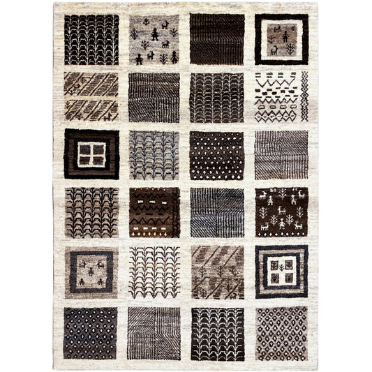 Gabbeh-Teppich 198x150 cm, frontale Ansicht: Patchwork-Quadrate in Schwarz und Braun