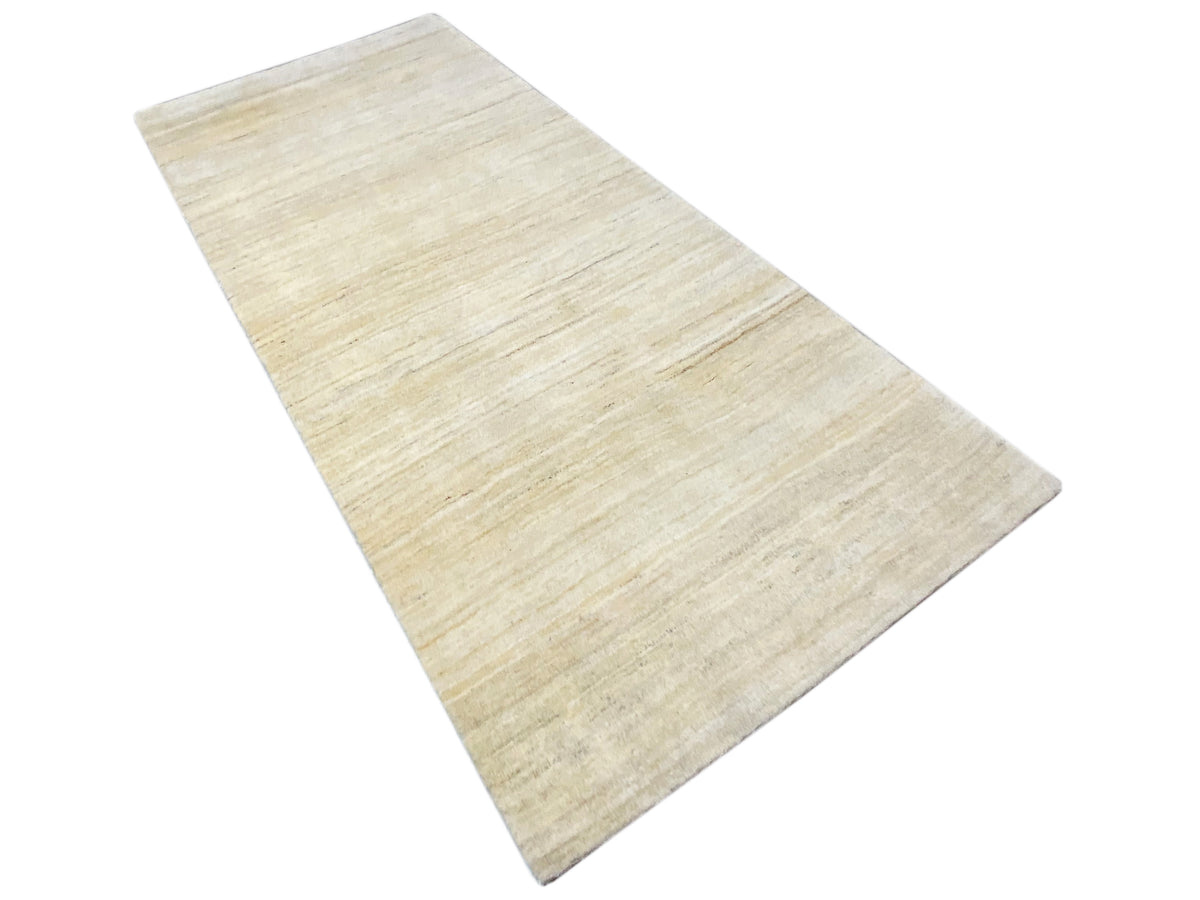 Gabbeh-Teppich in Naturtönen, diagonaler Blick, feine Linienstruktur, 98x217 cm
