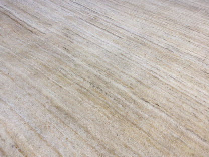 Gabbeh-Teppich Detailansicht: ruhige Linienstruktur in Creme- und Naturtönen