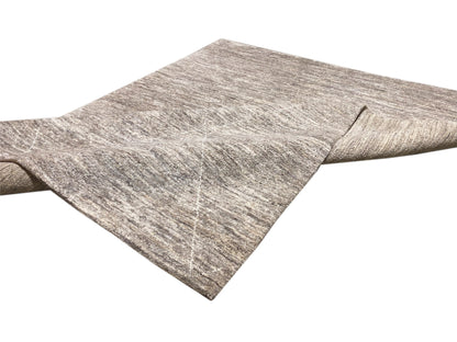 Gabbeh-Teppich 211x149 cm, diagonale Ansicht, meliertes Grau-Beige mit dezenter Musterung