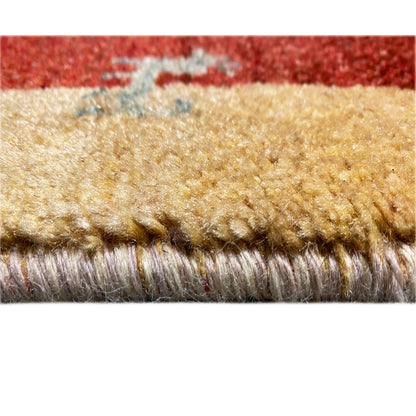 Carpet edge with dense pile and short protruding fibers, red-beige edging
