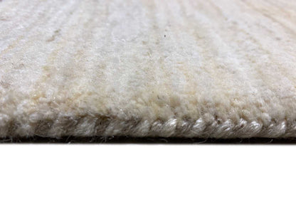 Carpet edge with soft pile and a short border along the lower section