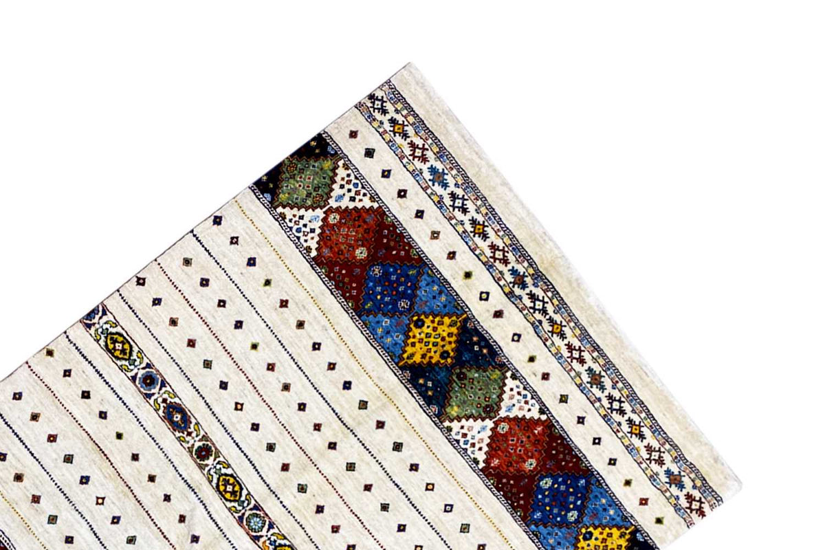 Carpet corner with a cream-colored base, red and blue diamonds in the central stripe