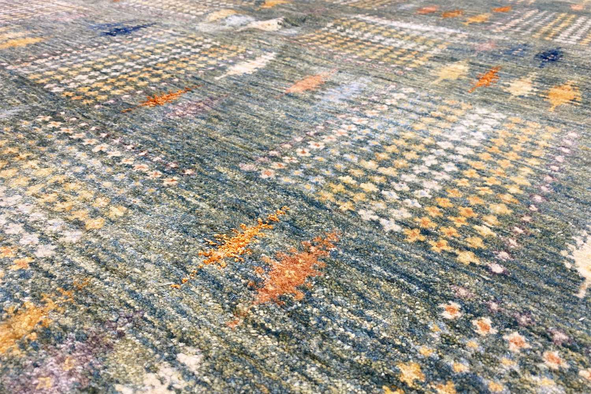 Gabbeh Lori rug surface with a fine woven pattern and colored dots in blue and orange