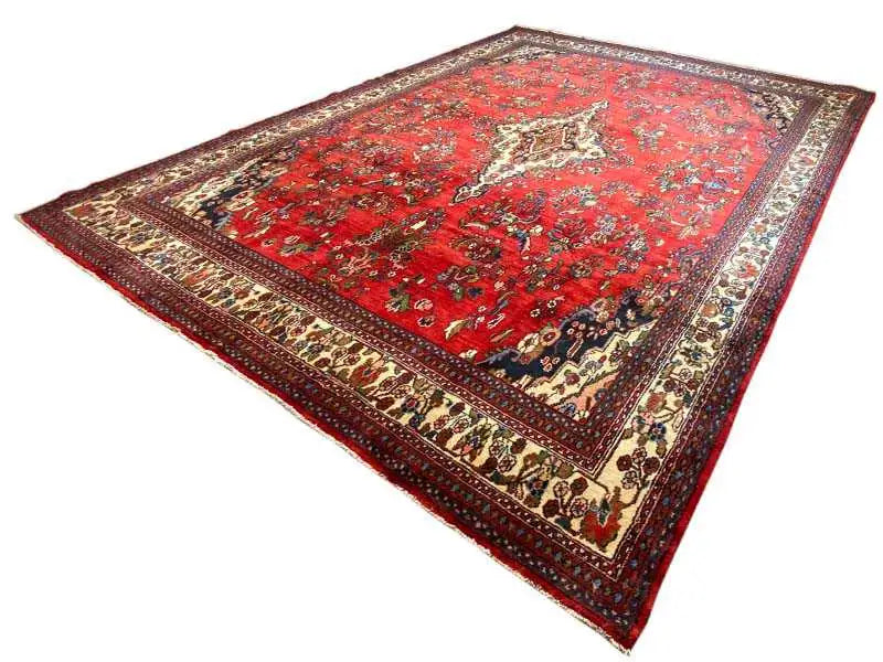 Hamadan rug full surface: red pattern with a fine beige/dark blue border