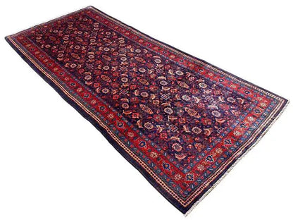 Hamedan rug 313×136 cm, diagonal view, red/dark blue with fine patterns