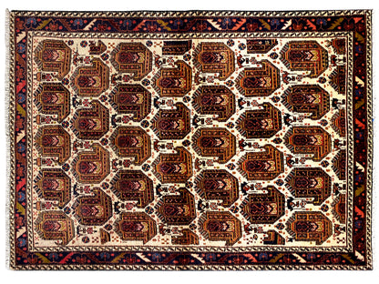 Shahre Babak rug (154x105 cm), rectangular view with a geometric medallion pattern
