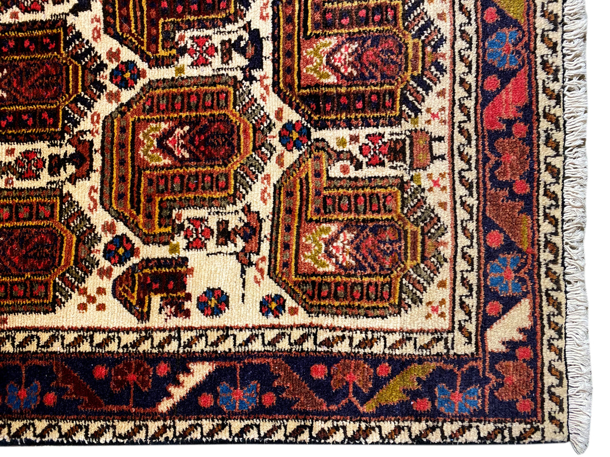 Shahr-e Babak carpet 154x105 cm corner detail with border, ornaments, and short fringe edge