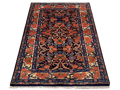 Rectangular rug with an Oriental blue-red pattern and fringes, 142×102 cm