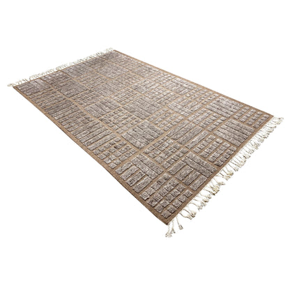 Brown rug 260x165 cm, woven patchwork grid, visible fringes at the corners