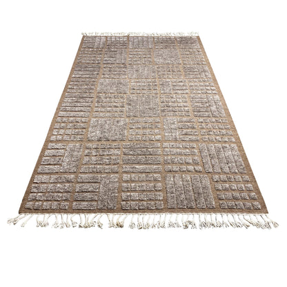 Brown rug 260x165 cm with a rectangular patterned grid and fringe along the edge