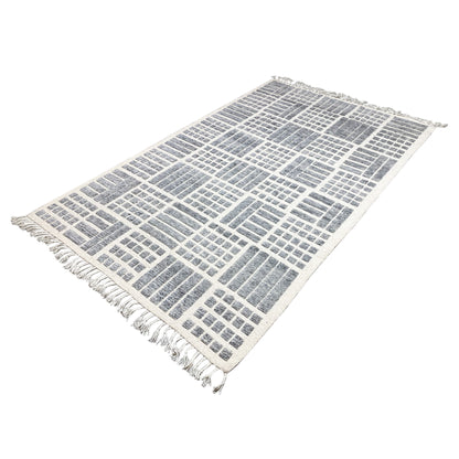 Gray-white wool rug with a geometric grid pattern and fringes along the edge