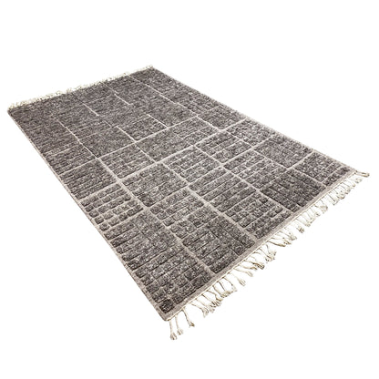 Flat-woven Berber rug with a diamond grid pattern in dark gray and white fringes