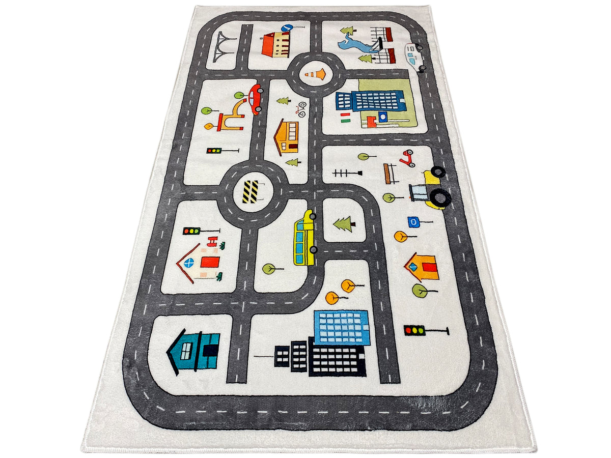 Kinderteppich mit Straßenmotiv: Gebäude, Ampeln und Fahrzeuge auf hellem Grund