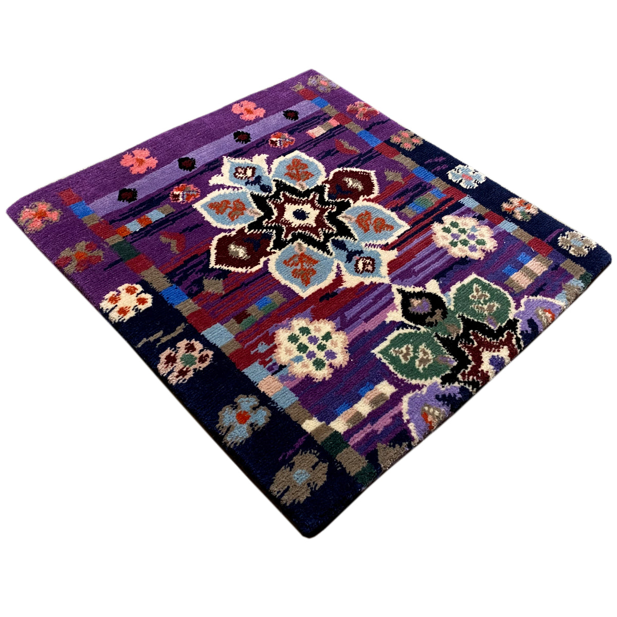 Rug 77x62 cm in purple with diamond and floral ornaments, diagonal