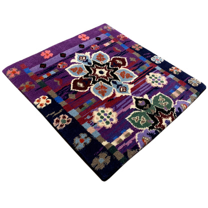 Rug 77x62 cm in purple with diamond and floral ornaments, diagonal