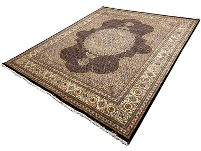 Teppich mit dekorativem Rahmen, florales Muster in Dunkelbraun und hellem Beige