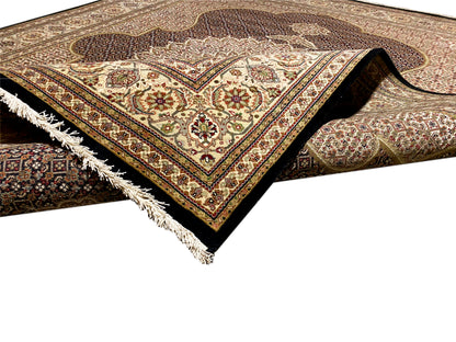 Indo Tabriz Teppich mit beigem Medaillon, Bordüre und Fransen am Rand