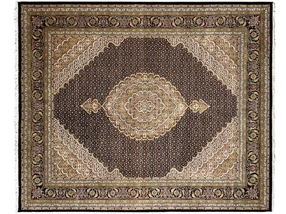Teppich mit symmetrischem Medaillonmuster und feiner Ornamentbordüre, dunkelbraun-beige Farbgebung