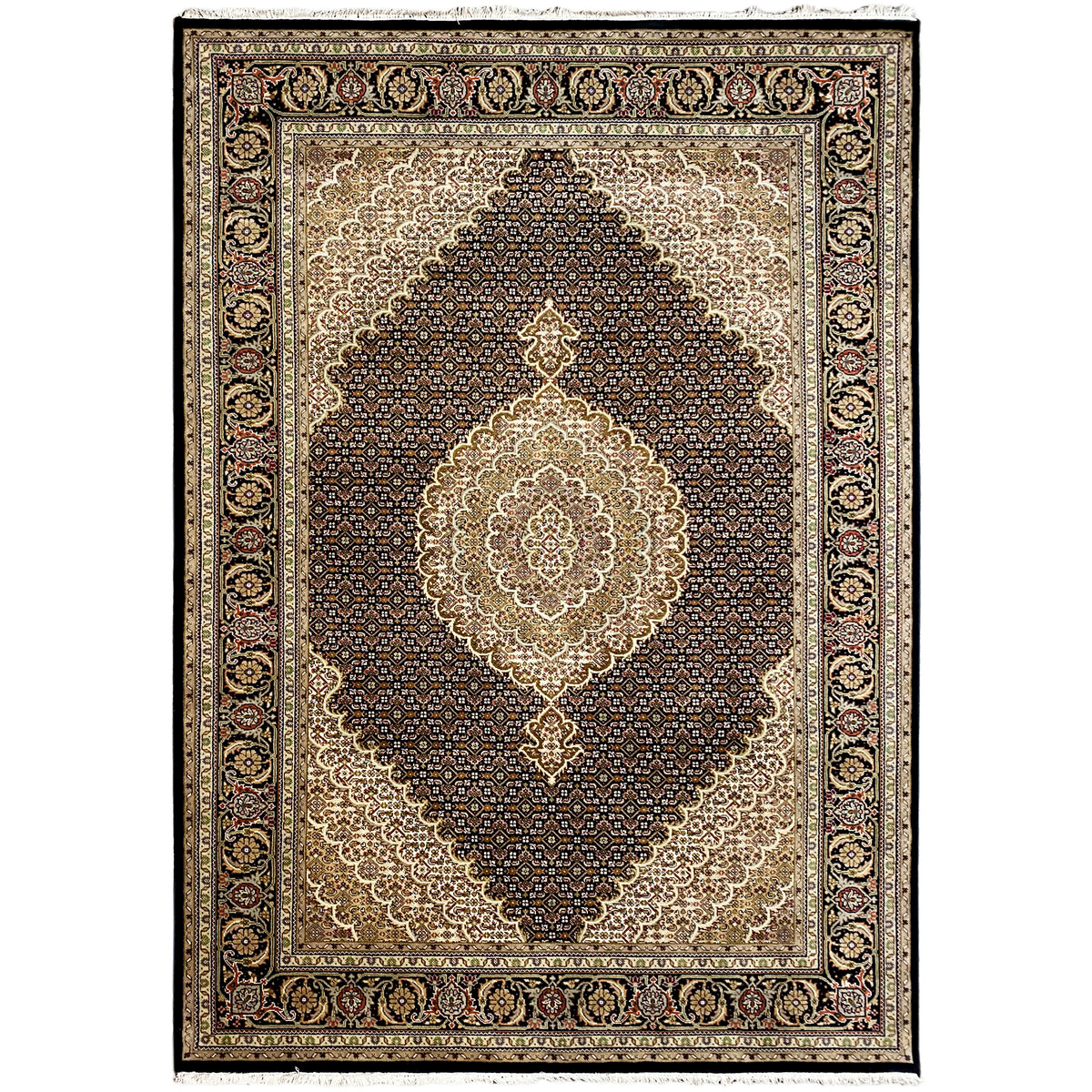 Rechteckiger Indo Tabriz Teppich mit dunklem Medaillon und hellen Ornamenten