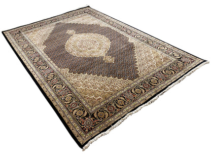 Indo Tabriz Teppich in Braun und Beige mit Medaillon, dunkler Randbordüre und Fransen