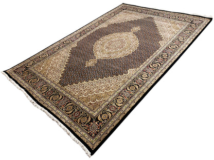 Indo Tabriz Teppich mit beigem Medaillon, braunem Grund und verzierter Randbordüre