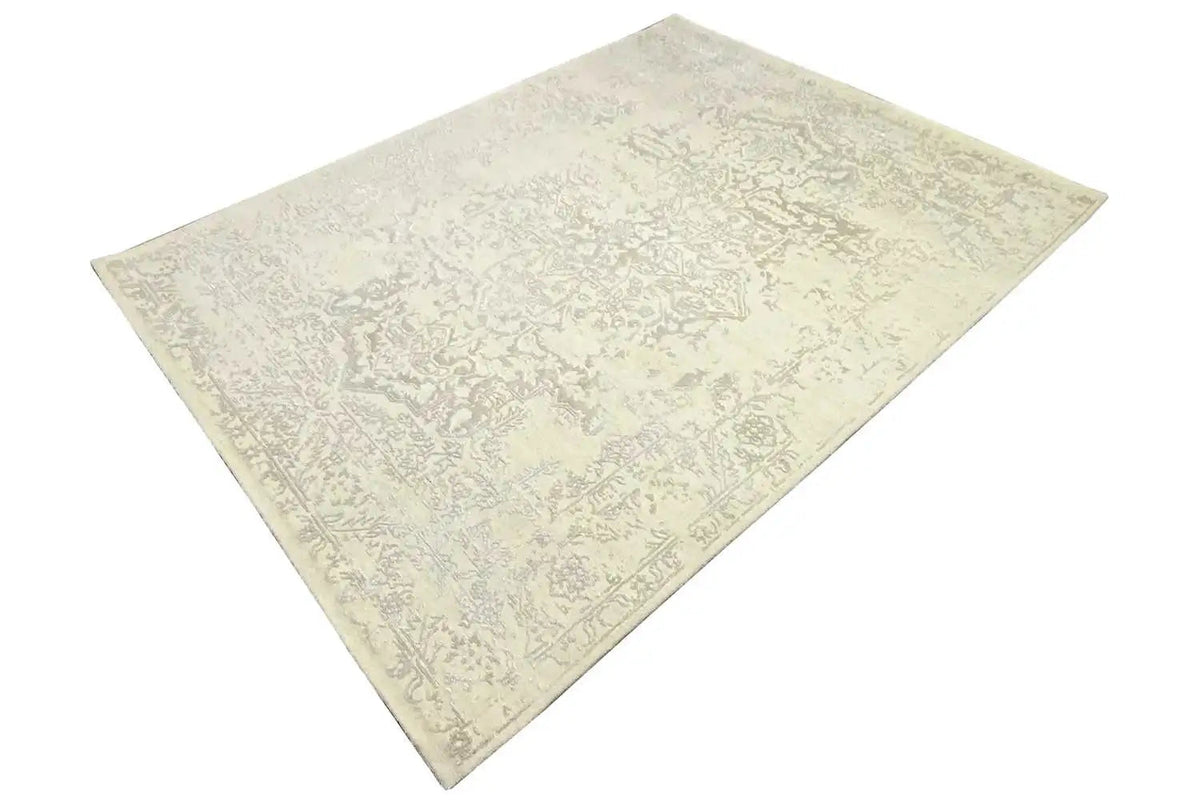 Indo Tabriz rug: light beige rug with an ornamental relief, diagonal