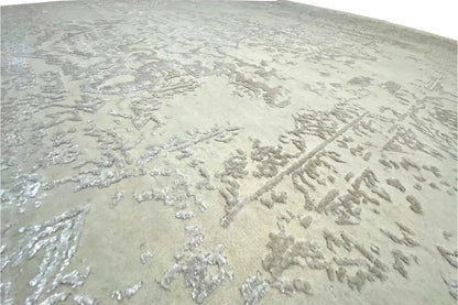 Indo Tabriz rug: close-up of the ornamental relief pattern in light beige