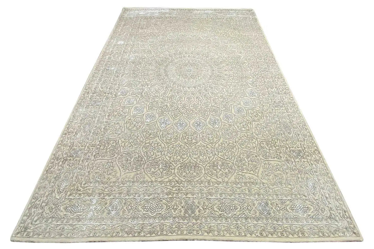 Rectangular rug with a light beige ornamental design