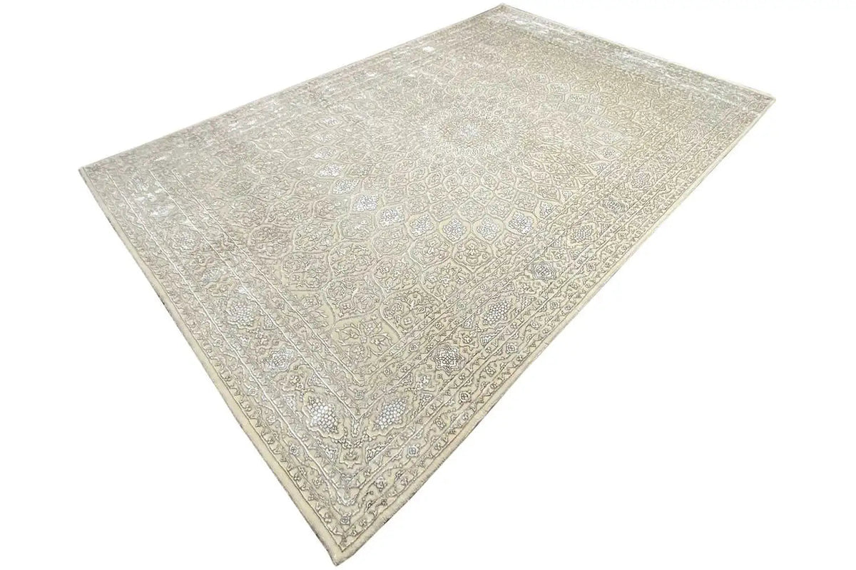 Rug with a light beige pattern and decorative central medallion