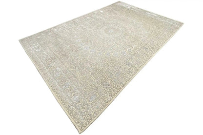 Rug with a light beige pattern and decorative central medallion