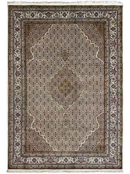 Indo Tabriz rug, central medallion with a vine pattern and decorative border encircling it