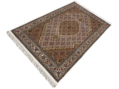 Indo Täbriz rug, diagonal view, brown-beige pattern, fringes