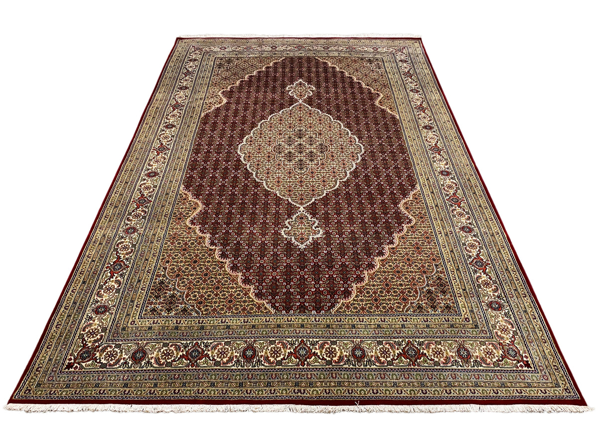 Large Indo-Täbriz rug with a medallion in dark brown and beige embellishments