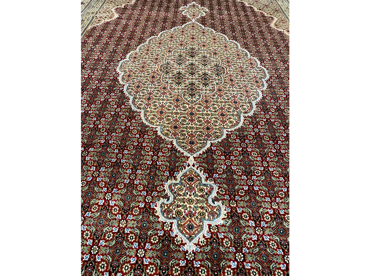 Indo Tabriz rug close-up of the medallion with fine ornamentation in the center