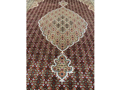 Indo Tabriz rug close-up of the medallion with fine ornamentation in the center
