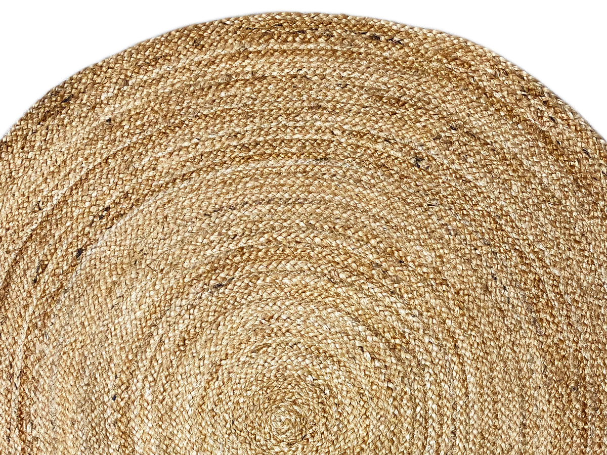 Close-up: 120x120 cm jute rug with a fine weave and spiral lines