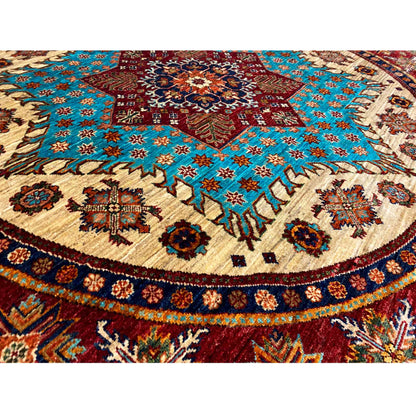 Close-up: turquoise-red ornamental pattern on a beige background with a colorful border