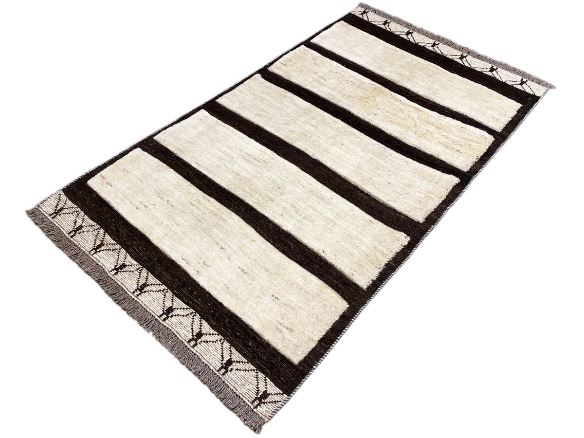 Kelim Gabbeh Teppich mit breiten Streifen in Creme und Dunkelbraun, flach gewebt, mit Fransen