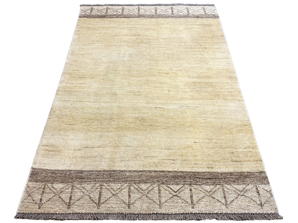 Gabbeh kilim rug, trapezoidal view with a cream-colored pattern and dark brown finishing border